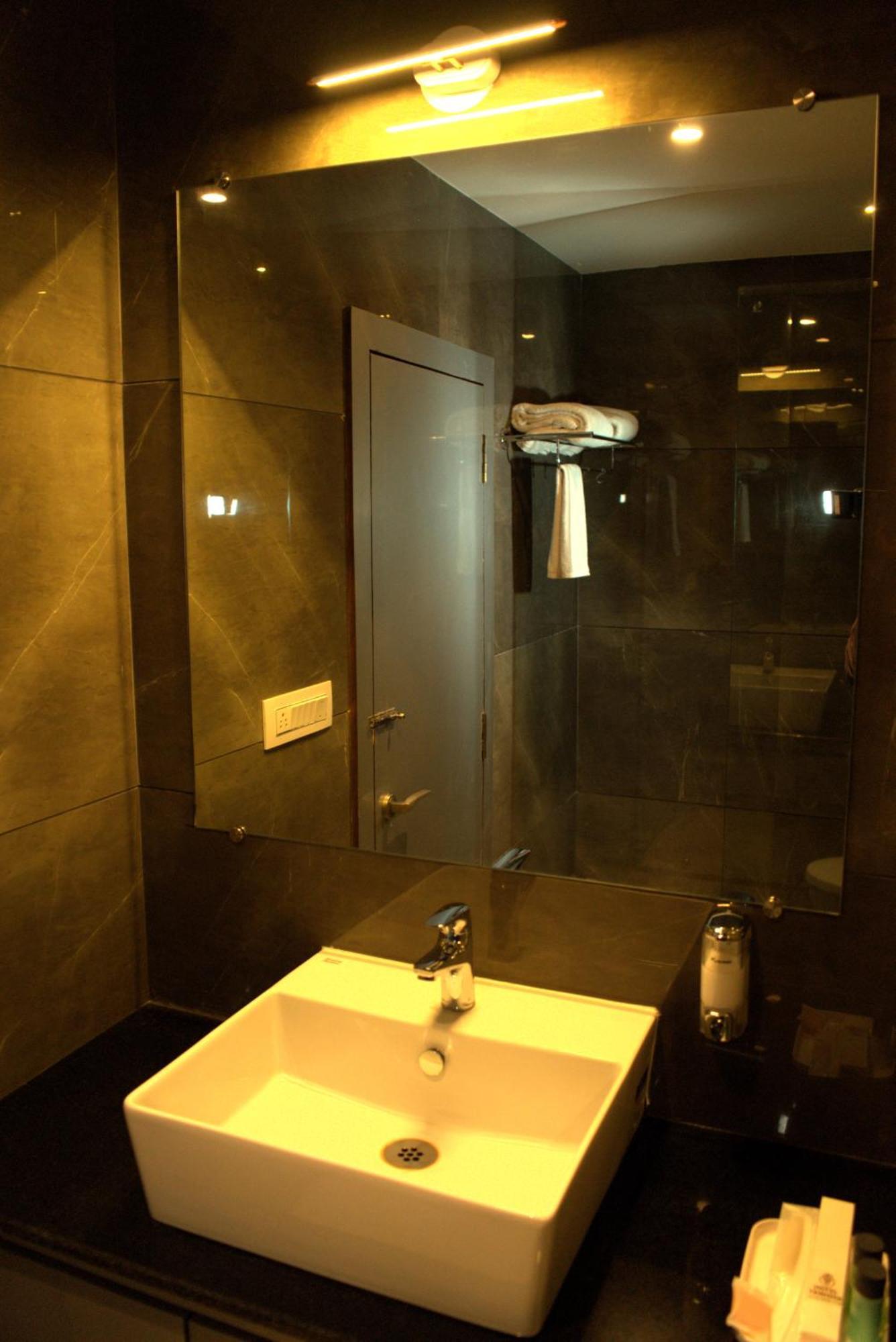 Hotel Tanisha Kishanganj Экстерьер фото